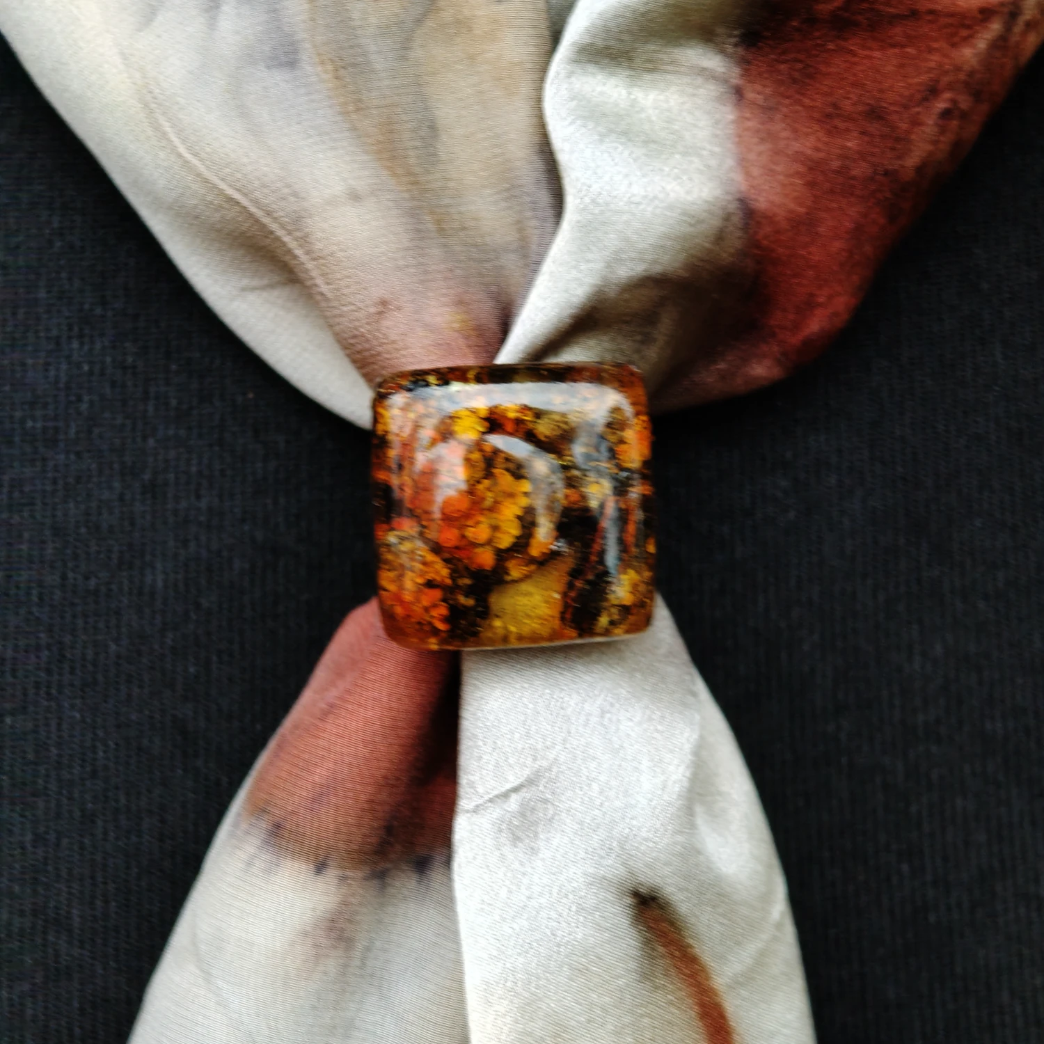 Pierścień z porostami z szalem