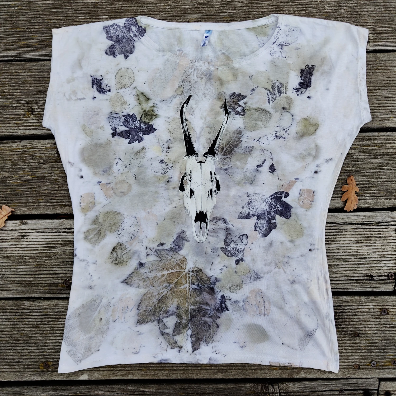 koszulka sarna w lesie