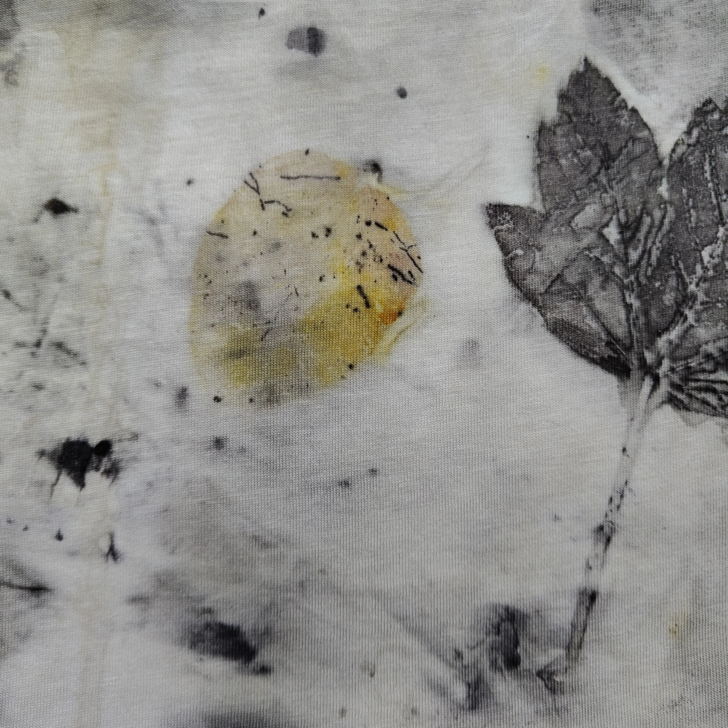 koszulka taniec liści fragment