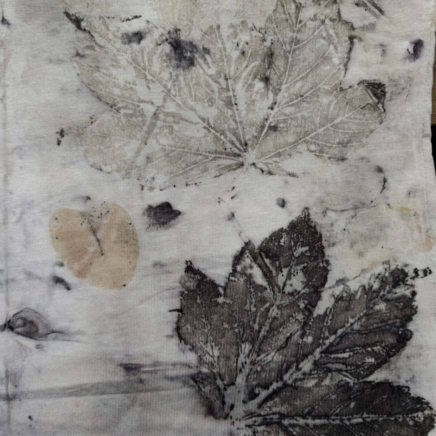 koszulka taniec liści fragment